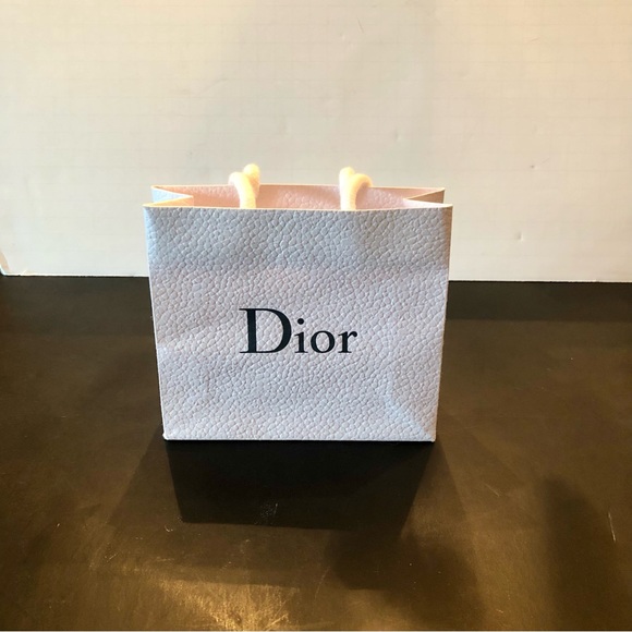DIOR small textured white paper shopping bag - Picture 4 of 9